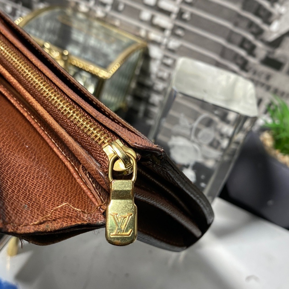 Authentic Louis Vuitton Monogram Bifold Zippy Wallet - Picture 13 of 16